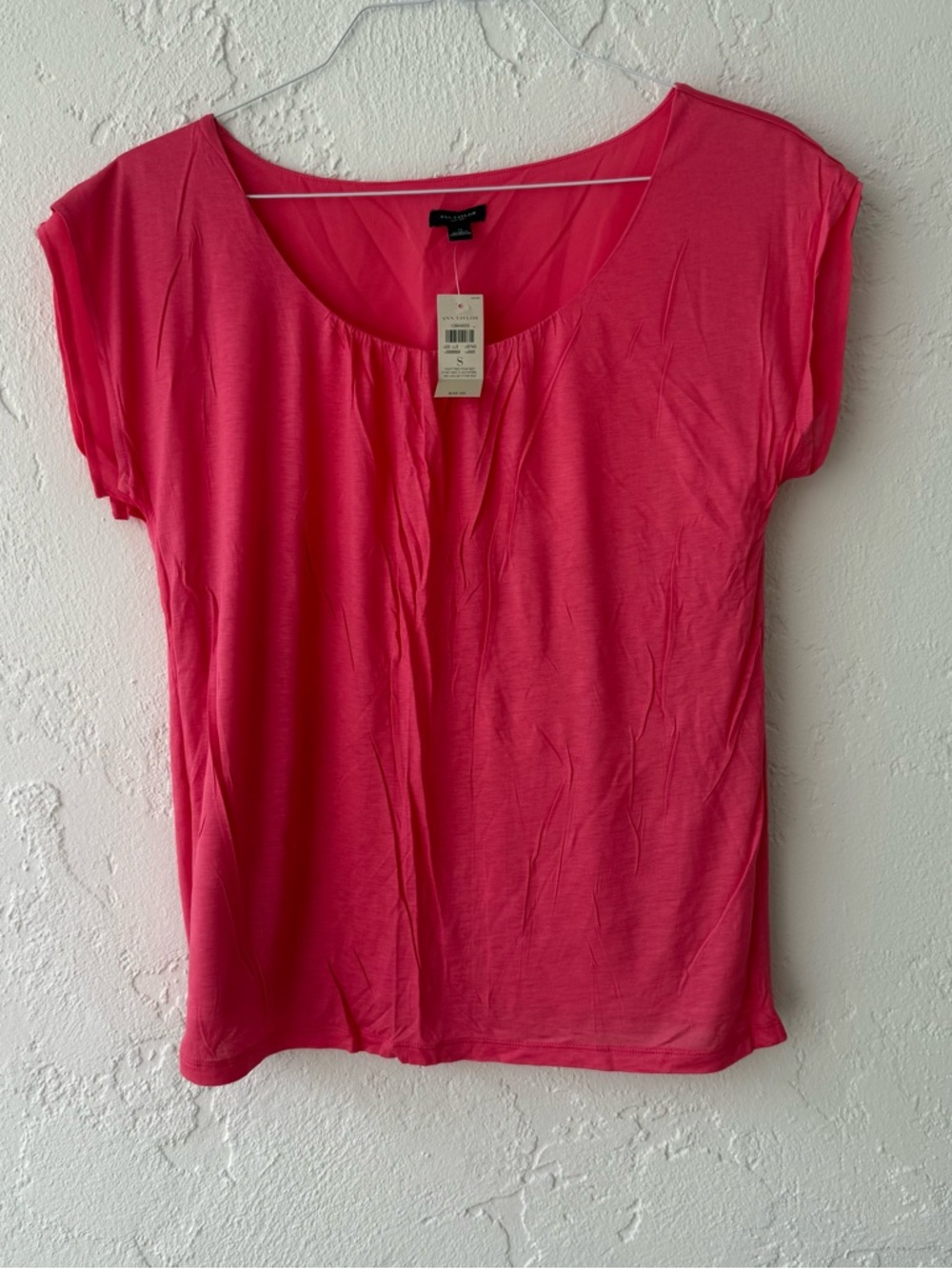 Ann Taylor Short Sleeve Scoop Neck Top in Hot Pink